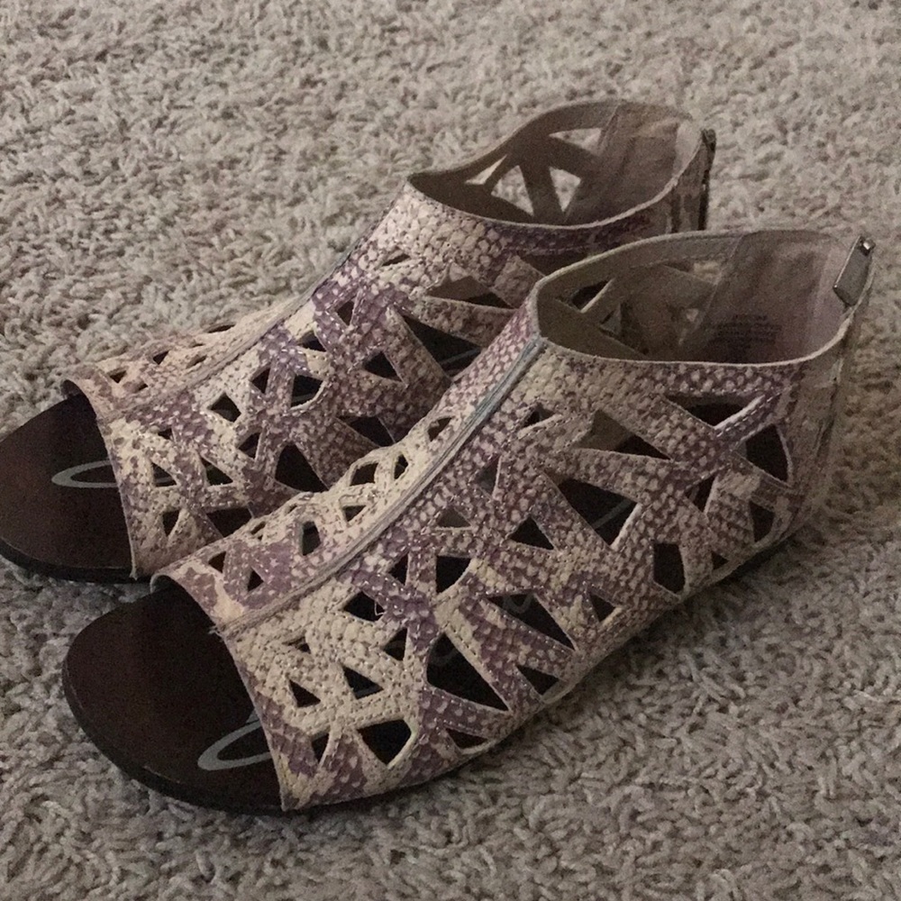 Leather shooties